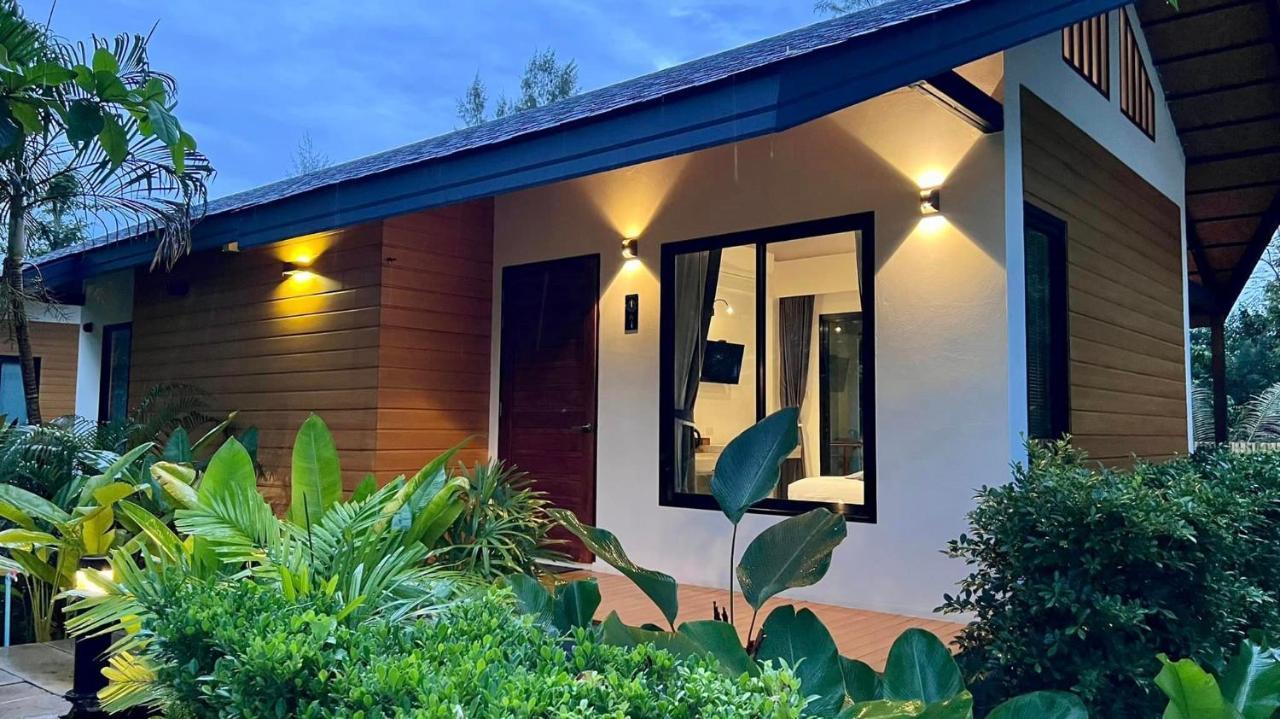 The Mantra Navi Hotel Koh Lanta Exterior photo